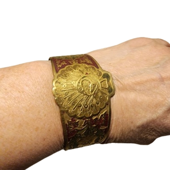 Vintage Brass Enamel‎ shell cuff - Picture 1 of 10